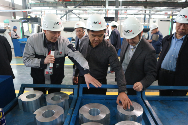 2017.4.18鏀垮崗-02010.jpg 甘肃省政协副主席黄选平一行莅临甘肃泓源麦迪迈智能停车有限责任公司检查指导工作(图3)