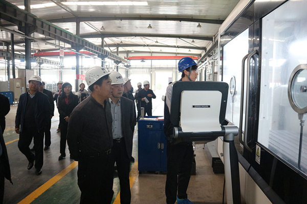 2017.4.18鏀垮崗-01210.jpg 甘肃省政协副主席黄选平一行莅临甘肃泓源麦迪迈智能停车有限责任公司检查指导工作(图2)