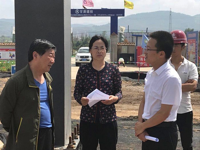 市政协副主席禹文长一行调研平凉过境车辆综合服务中心一期(平凉市中心充电站)项目建设工作(图2) 市政协副主席禹文长一行调研平凉过境车辆综合服务中心一期(平凉市中心充电站)项目建设工作(图2)