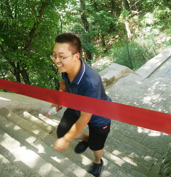 增强团队合力 展示泓源风采 ——泓源公司开展登山比赛活动(图6) 增强团队合力 展示泓源风采 ——泓源公司开展登山比赛活动(图6)