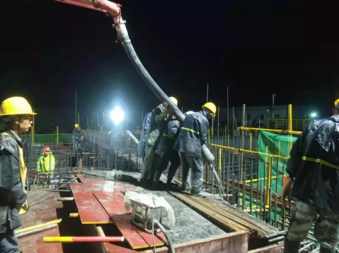 “国庆假日我在岗”——用坚守书写泓源精神(图2) “国庆假日我在岗”——用坚守书写泓源精神(图2)