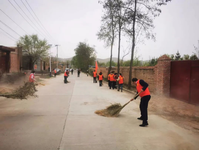 时博官方网站_时博(中国)一站式服务官网赴包抓共建村社开展卫生清扫志愿服务活动(图2) 时博官方网站_时博(中国)一站式服务官网赴包抓共建村社开展卫生清扫志愿服务活动(图2)