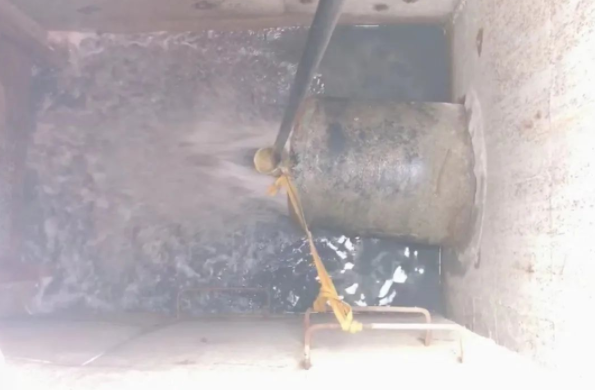 时博官方网站_时博(中国)一站式服务官网城东污水处理公司开展管网清淤工作(图2) 时博官方网站_时博(中国)一站式服务官网城东污水处理公司开展管网清淤工作(图2)