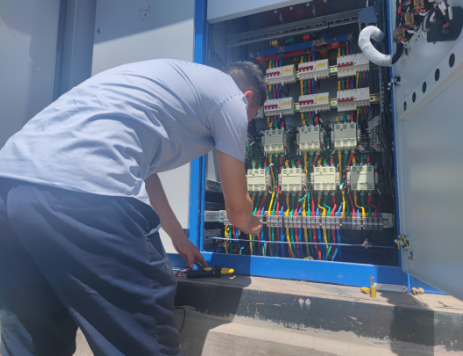 时博官方网站_时博（中国）一站式服务官网宜浩园林公司对园区路灯配电设施开展专项巡检工作(图2)