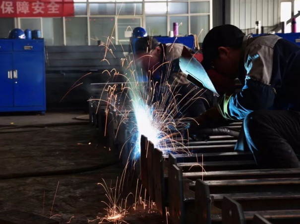 时博官方网站_时博（中国）一站式服务官网装备制造企业上半年产销两旺(图5)