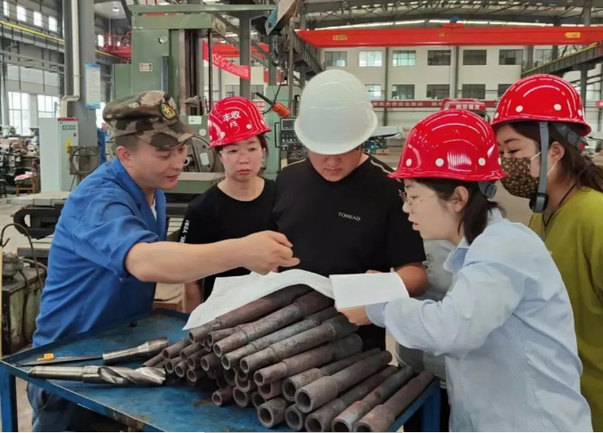 时博官方网站_时博（中国）一站式服务官网百名员工下一线真磨砺练本领(图1)